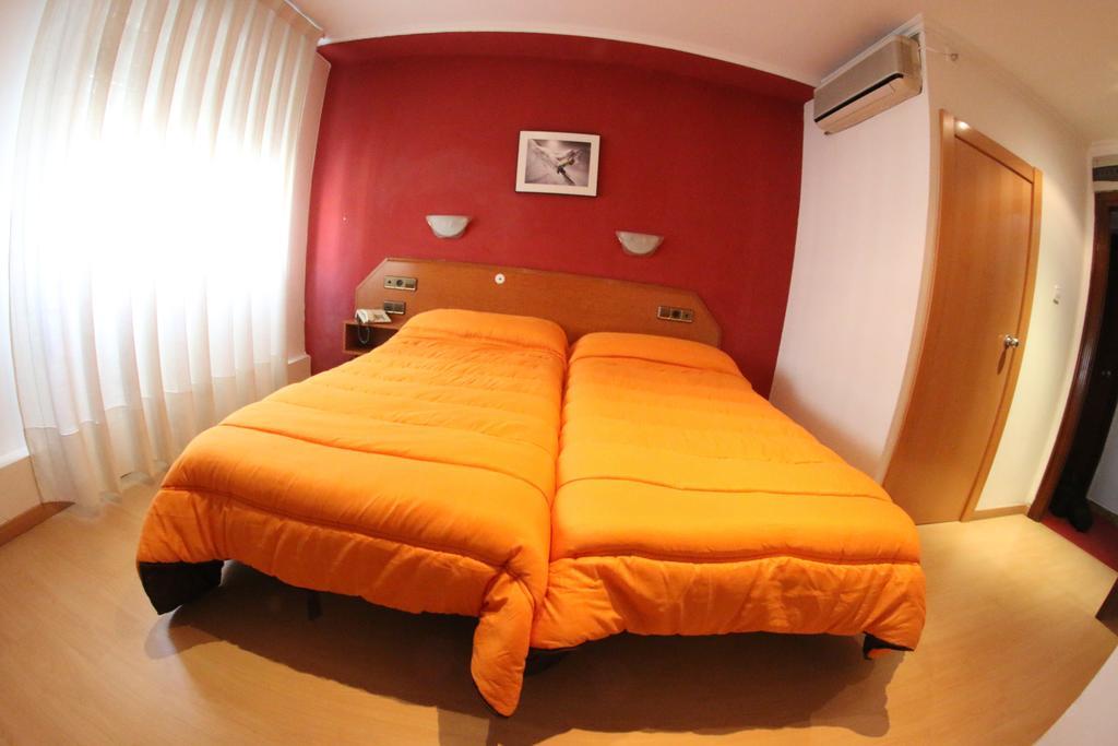 Hostal Cataluna Zaragoza Exterior foto
