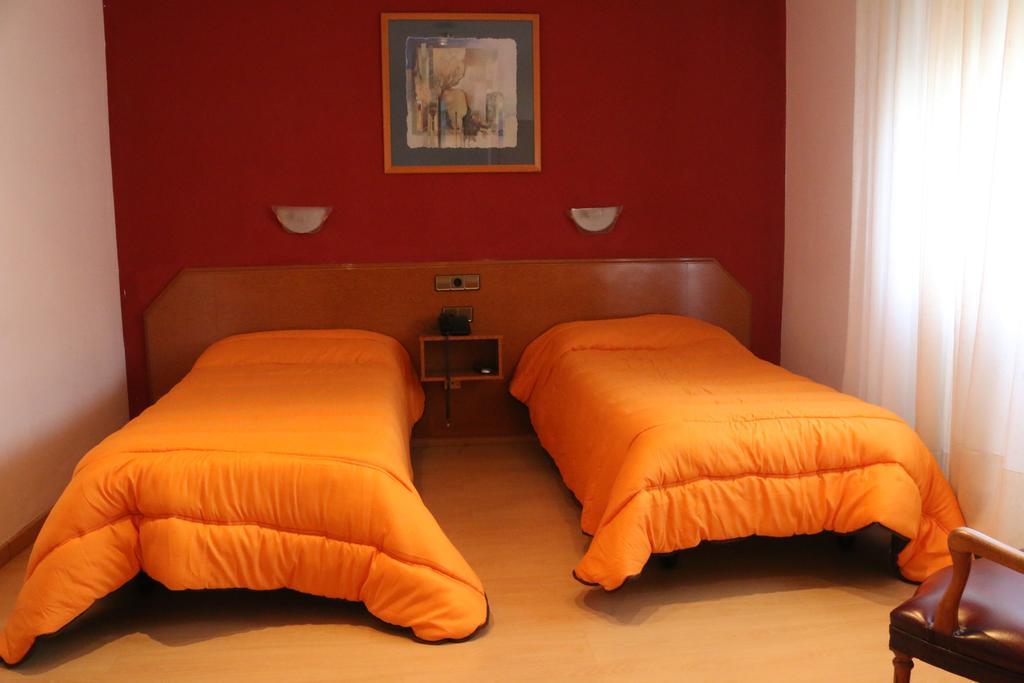 Hostal Cataluna Zaragoza Exterior foto