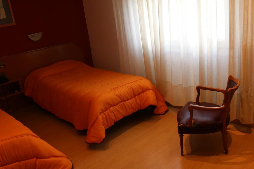Hostal Cataluna Zaragoza Exterior foto