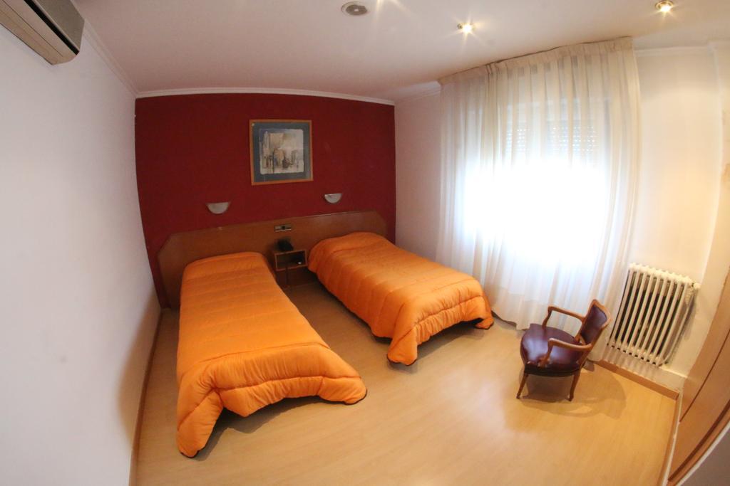 Hostal Cataluna Zaragoza Exterior foto