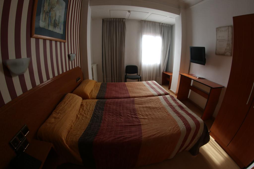 Hostal Cataluna Zaragoza Exterior foto