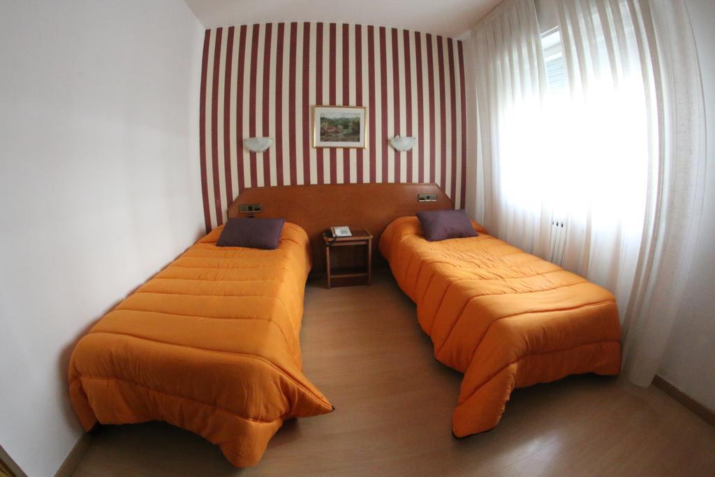 Hostal Cataluna Zaragoza Exterior foto