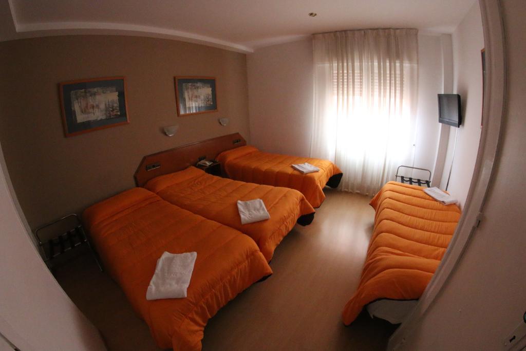 Hostal Cataluna Zaragoza Exterior foto